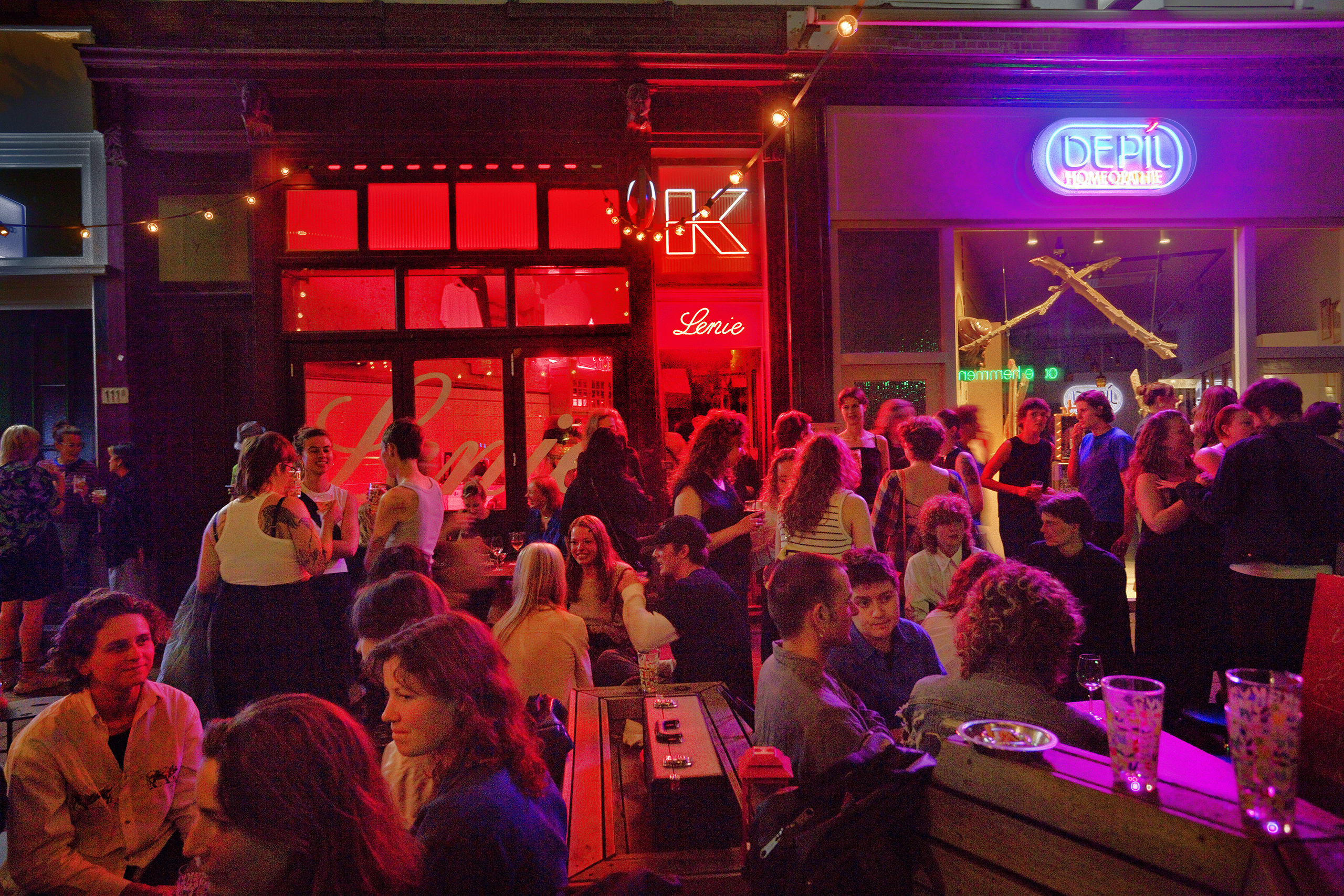 Qutopia, Bar Lenie 001